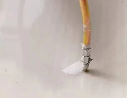 大城瓷砖空鼓维修公司专业解答在瓷砖铺贴过程中，如果使用的砂料过粗（如全部使用了粗砂），可能会导致以下问题